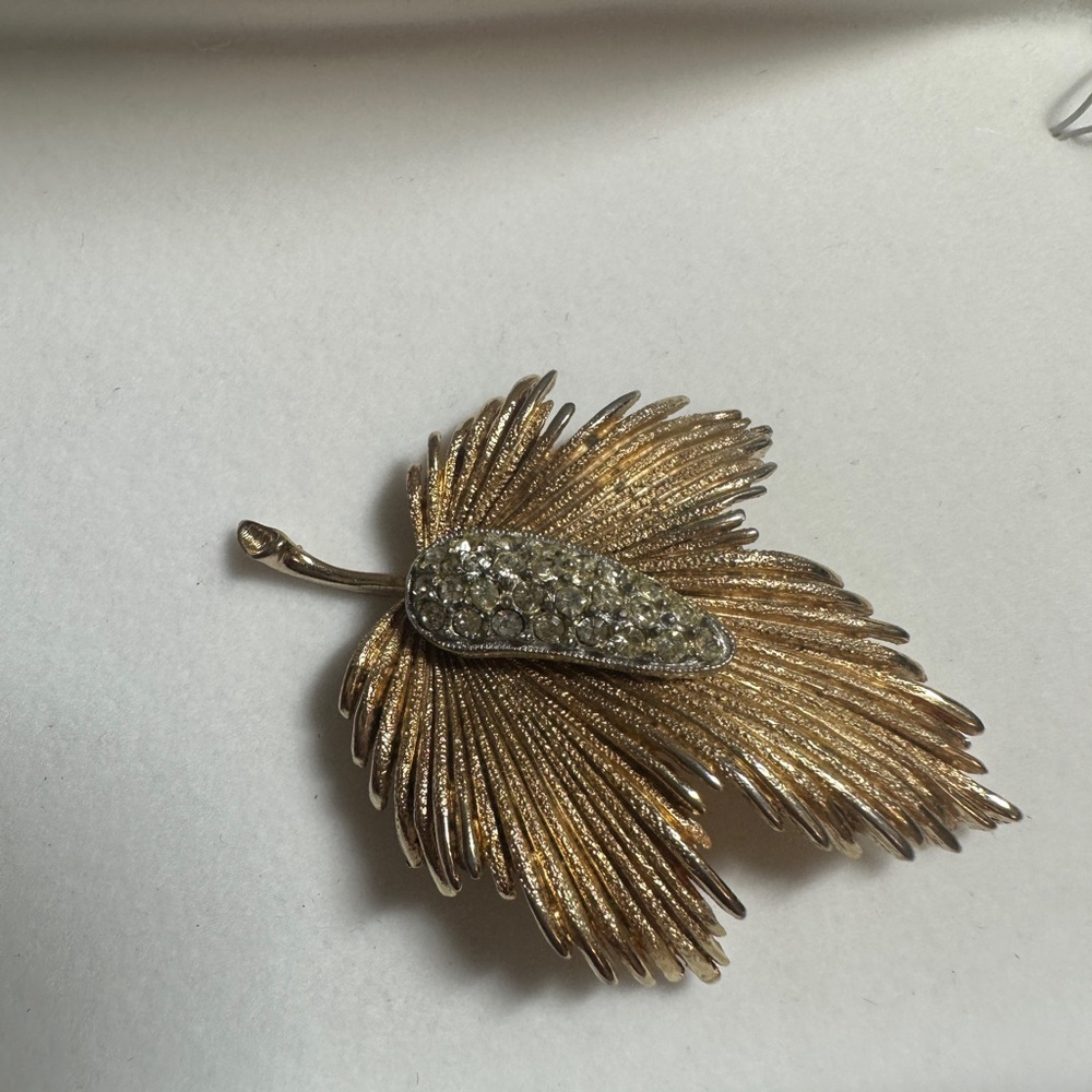 Vintage gold leaf brooch